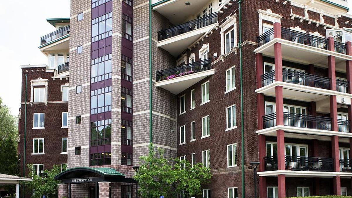 Crestwood Condominiums, 5401 Brookside Blvd., provides the best of both worlds: luxurious high-rise living in a traditional neighborhood setting complete with tree-lined boulevards and a number of shops and restaurants within walking distance.
