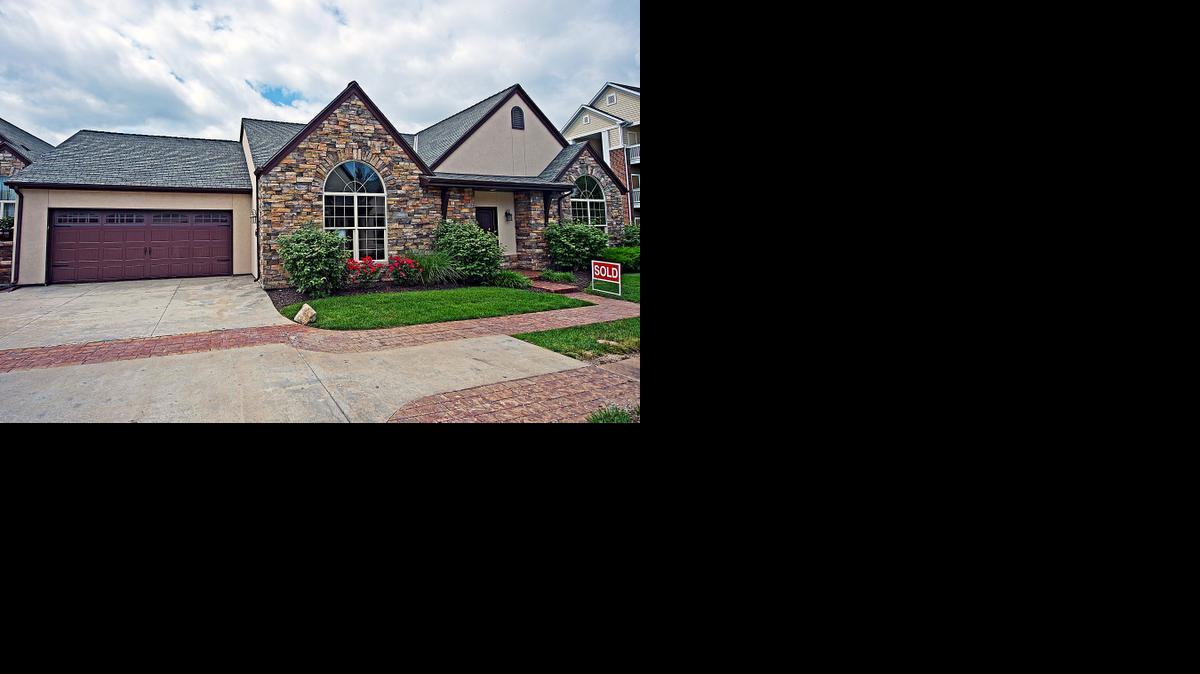 
Designed by one of Kansas City’s most gifted architects, Wolfgang Trost, the ranch-style homes in the Cottages at Woodridge range in size from 1,560 to more than 2,200 square feet. 
