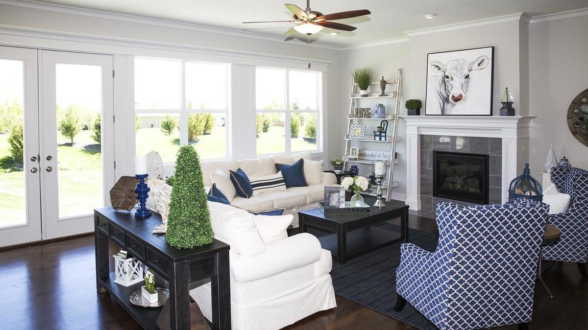 Among Arbor Lake’s supreme selection of models is the classic Cassidy, by trusted builder Darol Rodrock Homes. The Cassidy is an exceptional 2-story plan with 5 bedrooms and 4 baths. Numerous windows in the Great Room bring the outside in, while a simply stunning kitchen with Butler’s Pantry (complete with prep sink and command center), stylishly serves as the heart of the house.