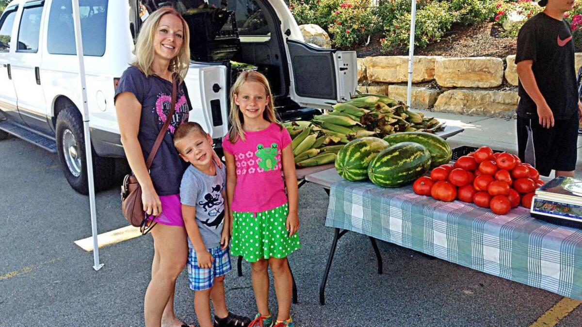 One advantage of living in a Rodrock community is the Moms’ Council, a creation of owner Darol Rodrock. And one of the many activities of the Moms’ Council is the Farmers’ Market, which the Council brings to many Rodrock communities.
