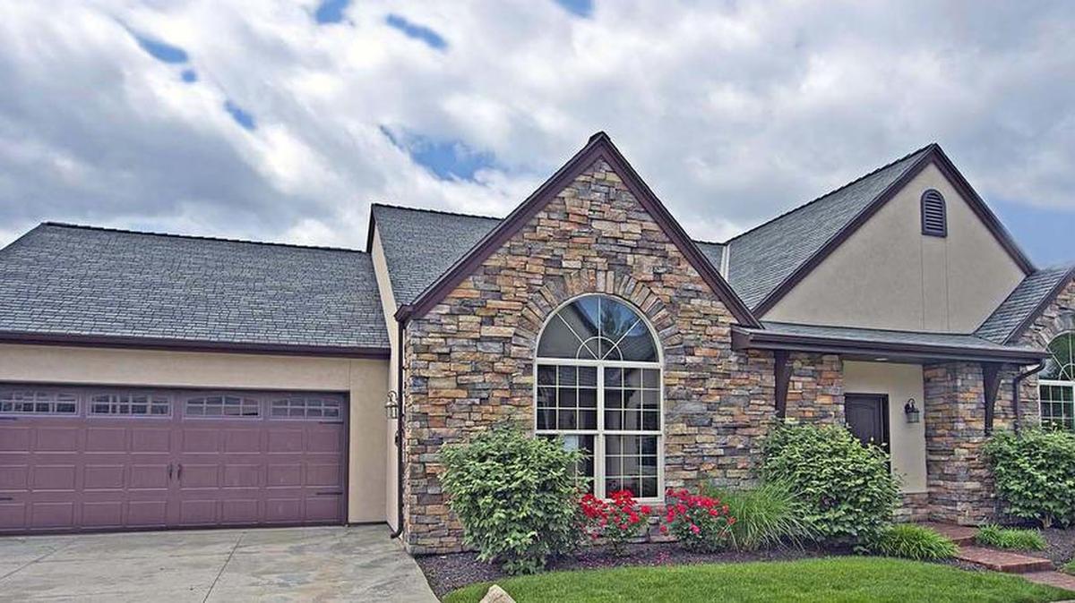 A maintenance-free community, Rodrock Development’s Cottages at Woodridge is ideally situated just north of the thriving 135th and Metcalf corner. Currently two Westbrooke floor plans, attached at the garage wall, are being completed. These will be the final two homes in this coveted community.