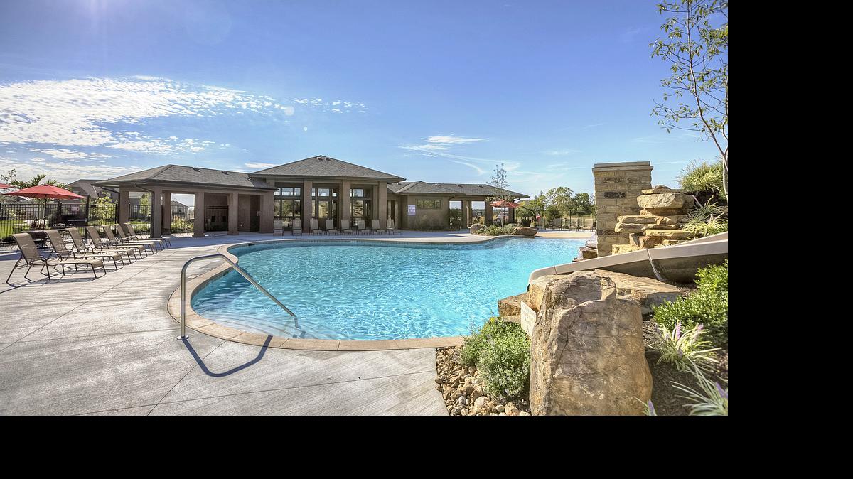 
Imagine spending gorgeous summer days at Summerwood’s resort-style pool and clubhouse, which features lush landscaping and a water splash feature.

