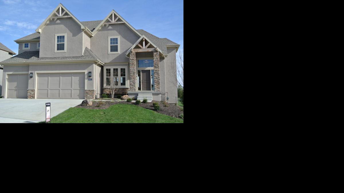 
Coffee Creek Crossing has five furnished models and several speculative homes underway. Homes include two-story, 1
1/2-story and reverse 1
1/2-story designs in various stages of completion.
