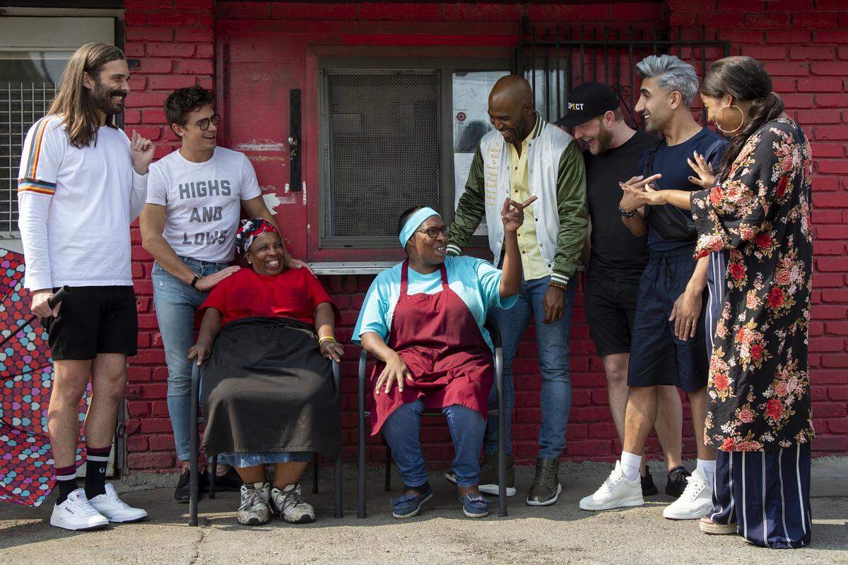 The Fab Five of “Queer Eye” visiting with sisters Deborah Jones and Mary Jones Mosley, barbecue pitmasters.