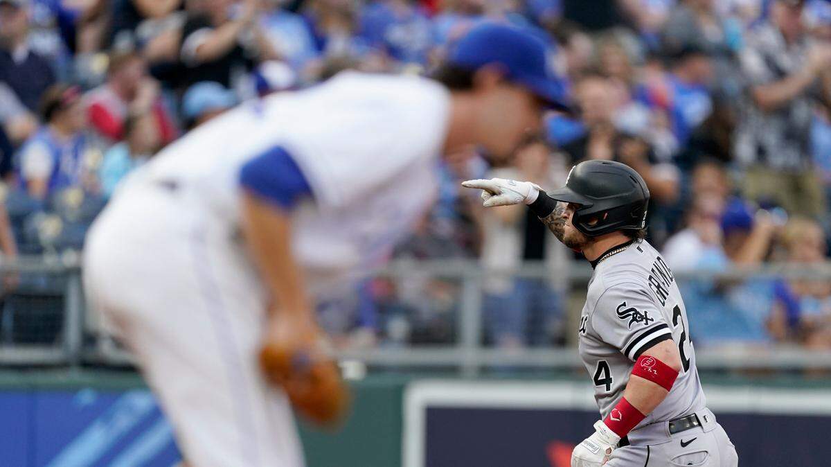 Yasmani Grandal (right) of the Chicago White Sox celebrates as he runs past Kansas City Royals starting pitcher Daniel Lynch after Grandal hit a two-run home run during the first inning on Saturday, Sept. 4, 2021, at Kauffman Stadium in Kansas City, Mo.