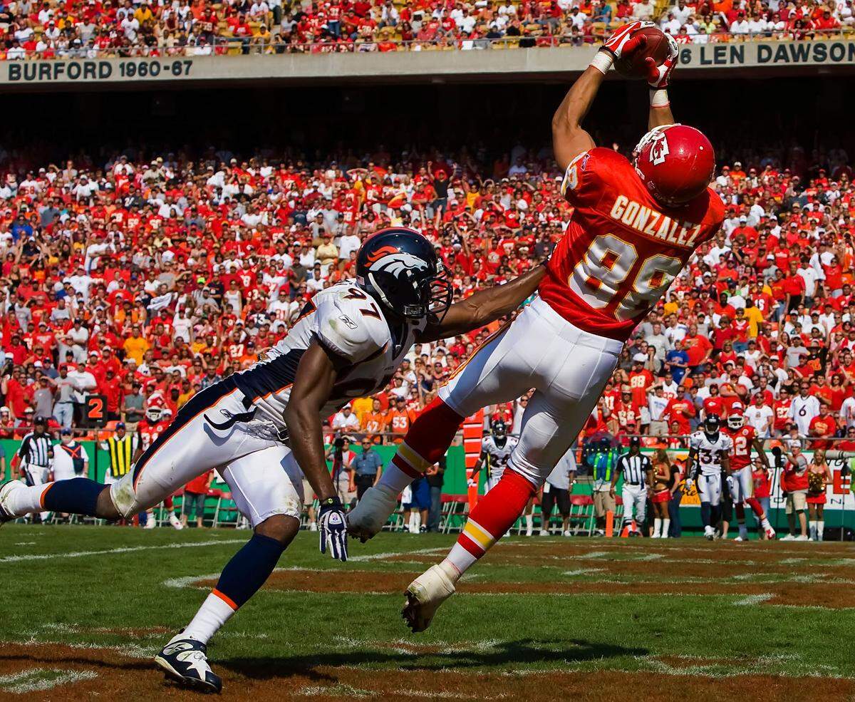 Kansas City Chiefs tight end Tony Gonzales hauled in a 10-yard touchdown pass over Denver Broncos linebacker Boss Bailey in the fourth quarter of the Chiefs’ 33-19 win on September 28, 2008 at Arrowhead Stadium.