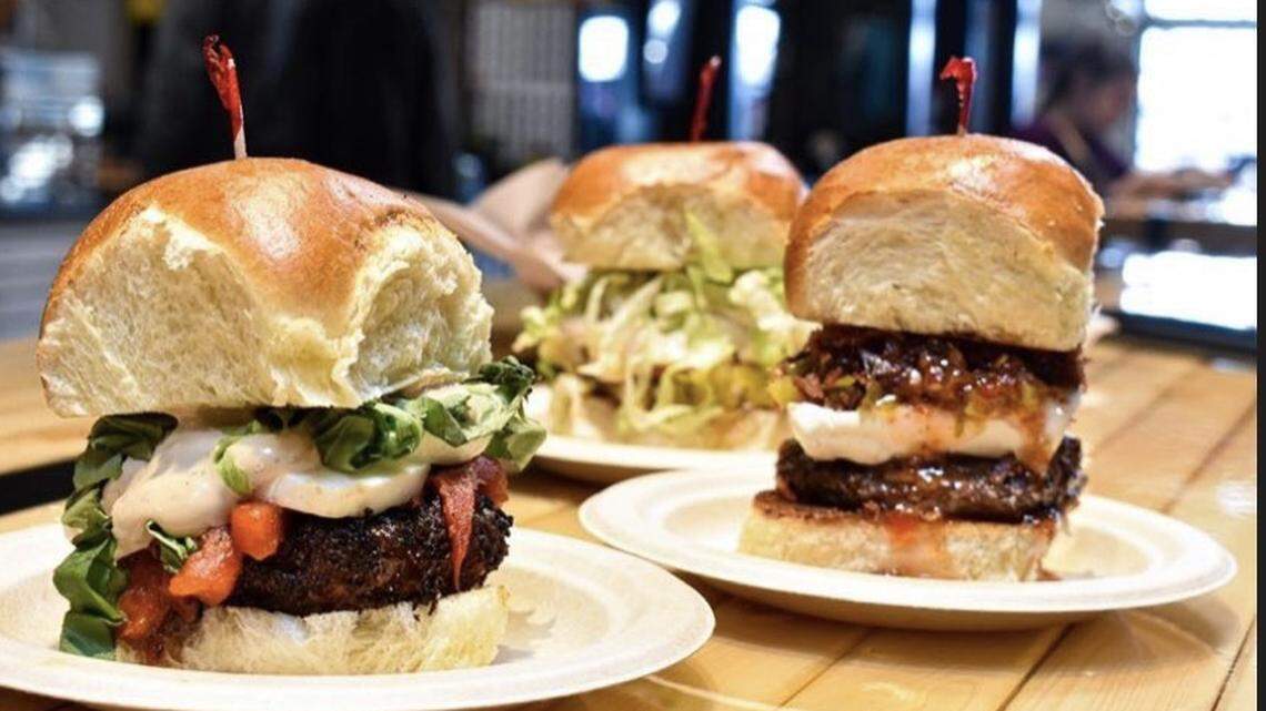 Slideshow Sliders specializes in gourmet smashed beef patty sliders.