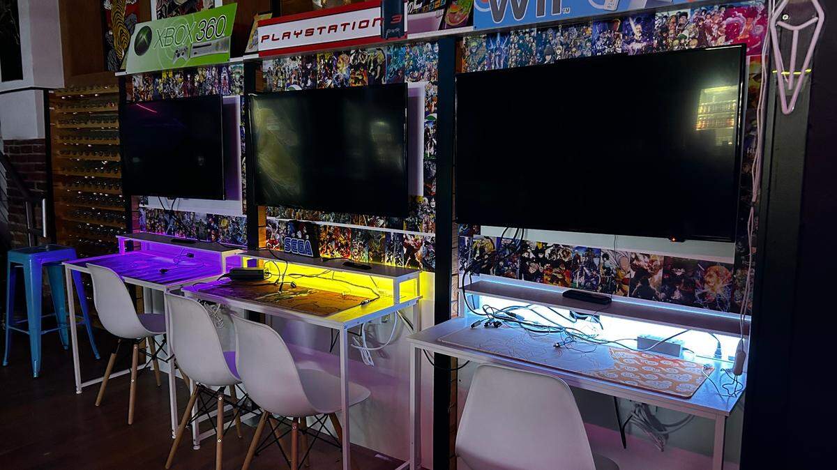 Gaming stations at Otaku Lounge.