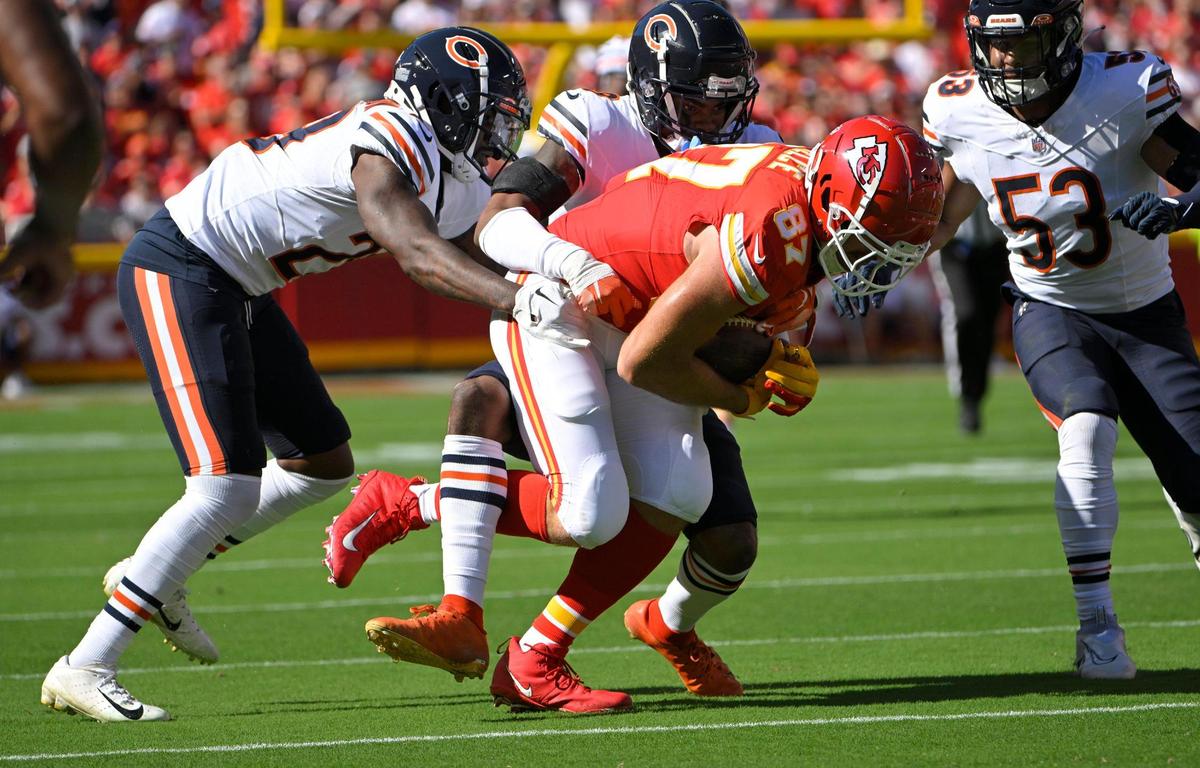 Kansas City Chiefs tight end Travis Kelce (87) runs for a gain during the first-half against the Chicago Bears.
