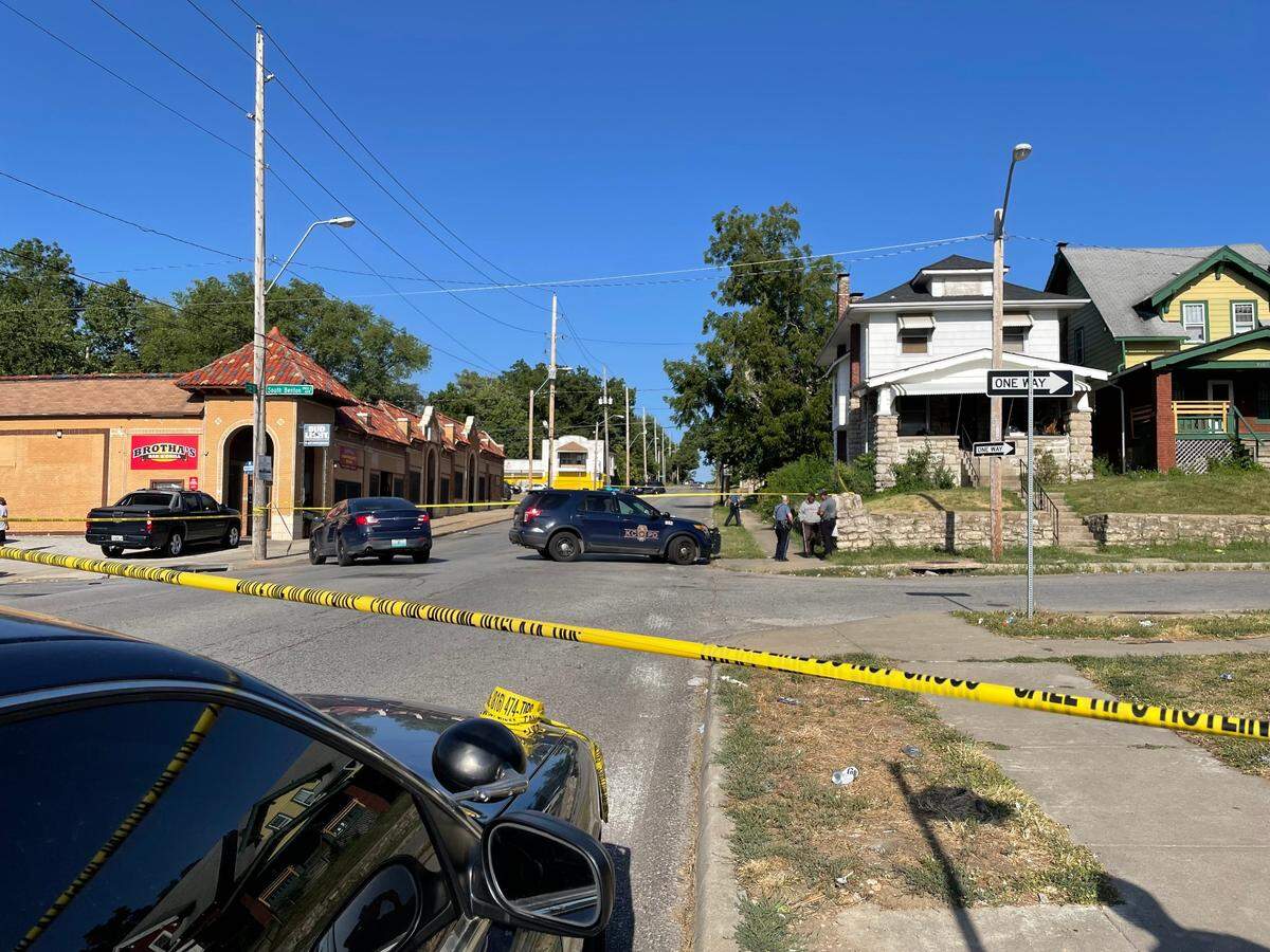 Kansas City police responded to a homicide Saturday afternoon at East 39th Street and Benton Ave.