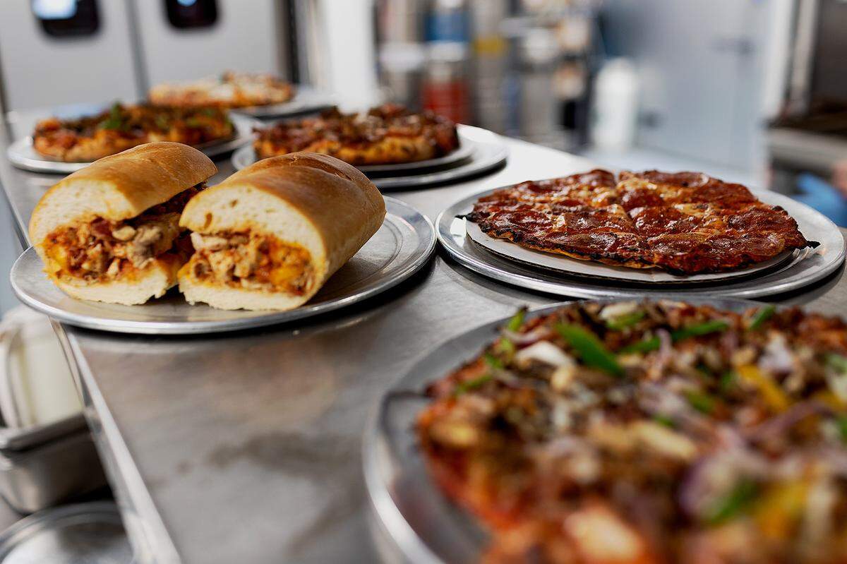 PaPPo’s serves salads, pizzas and oven-baked sandwiches. The Missouri-based chain is planning an October opening in Overland Park.