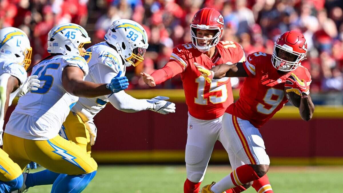 Kansas City Chiefs running back Kenneth Walker III (9) scrambles in the Kansas City Chiefs vs. Los Angeles Chargers NFL regular season game at Arrowhead Stadium in Kansas City on Oct. 18, 2026.