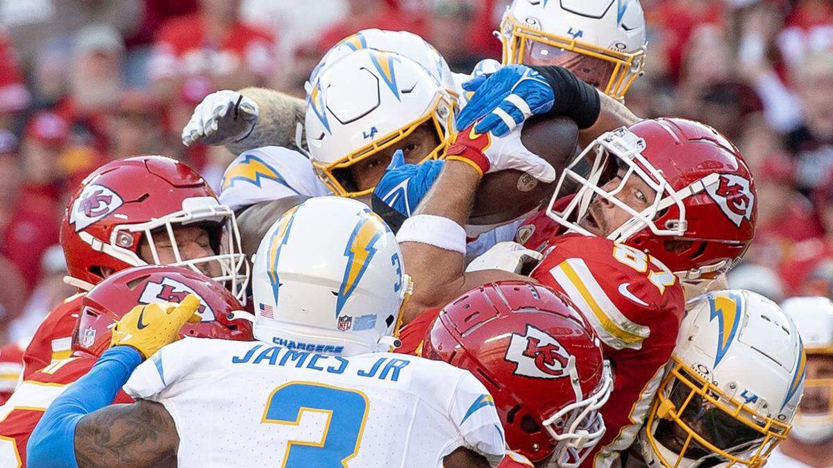 Travis Kelce eyes the goal line as his offensive line pushes him over for a touchdown against the Los Angeles Chargers at Arrowhead Stadium on Oct. 22, 2023.