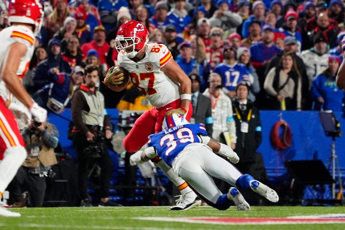 Buffalo Bills cornerback Cam Lewis (39) tackles Kansas City Chiefs tight end Travis Kelce (87) during the second half at Highmark Stadium.