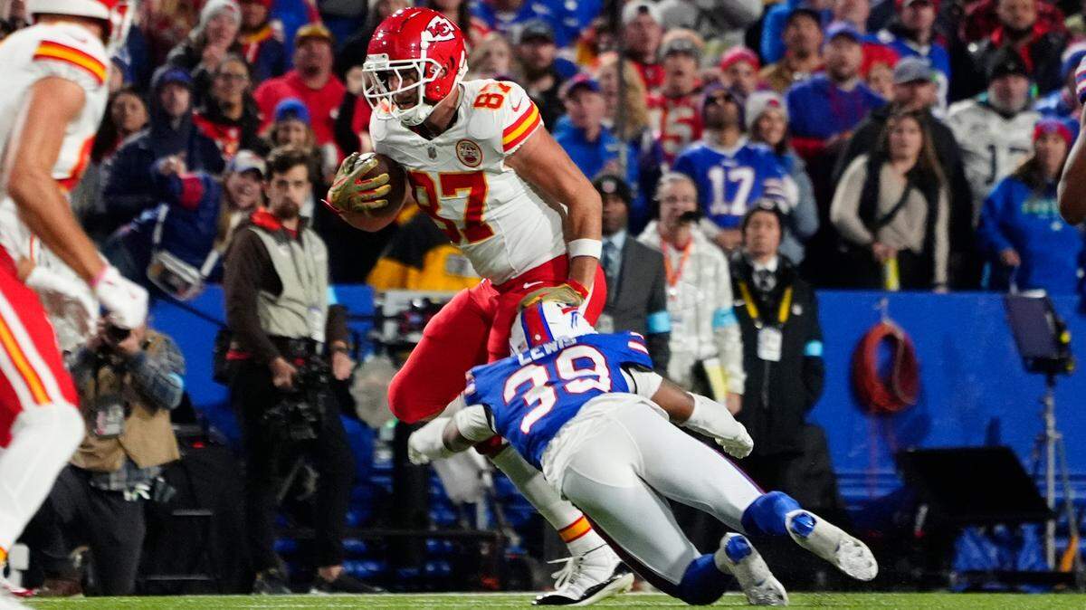 Buffalo Bills cornerback Cam Lewis (39) tackles Kansas City Chiefs tight end Travis Kelce (87) during the second half at Highmark Stadium.