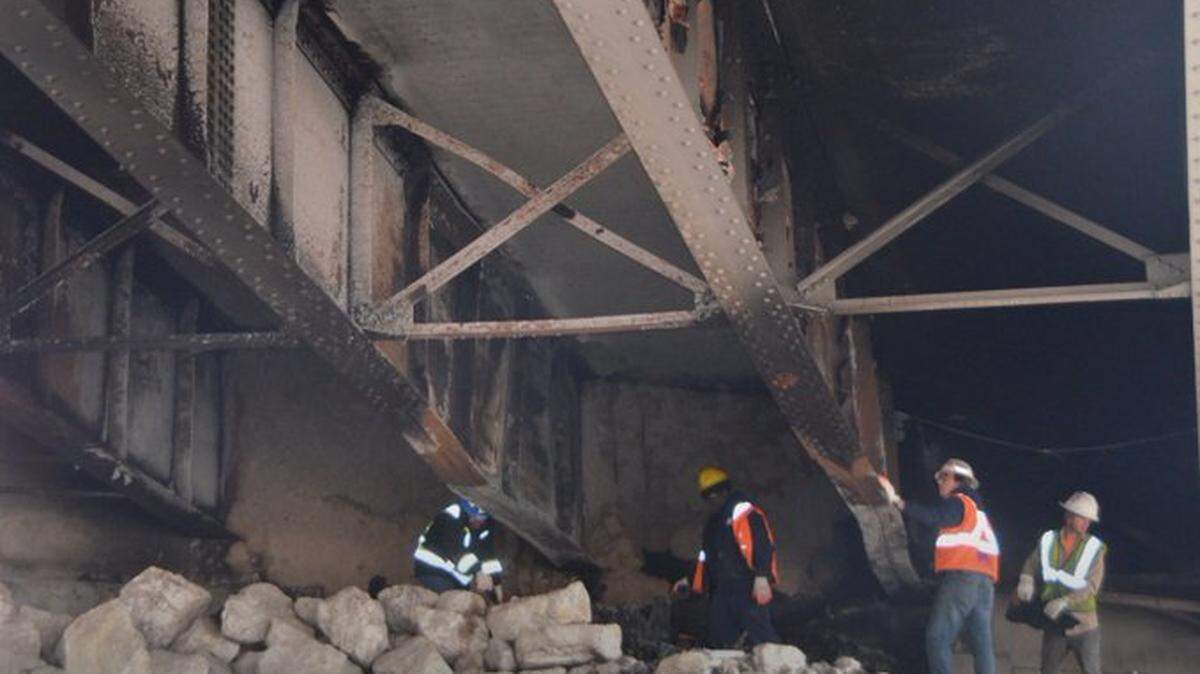 A fatal fire at a homeless camp caused significant damage to girders under the center lane of westbound I-70 near the Benton Curve in Kansas City. Highway officials hope to fix and open the right and left lanes of I-70 before Monday morning’s rush hour but the center lane will remain closed. 