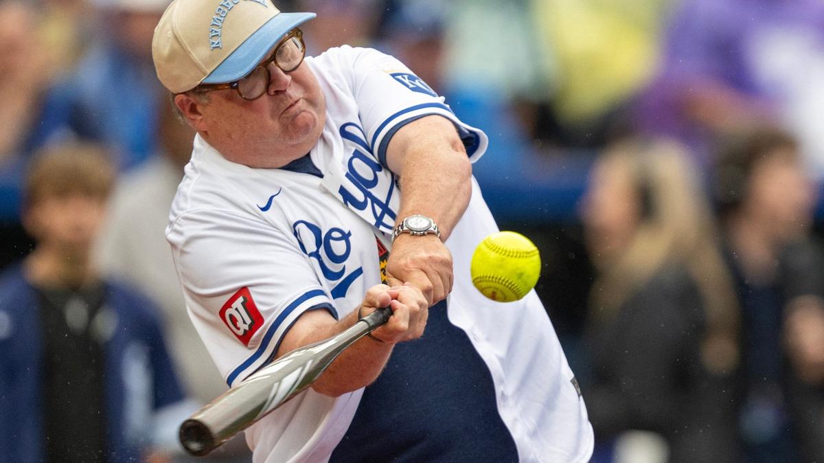 Eric Stonestreet, seen here playing in the Big Slick celebrity softball game at Kauffman Stadium last year, will guest star in Showtime’s upcoming “Dexter: Resurrection” drama series.