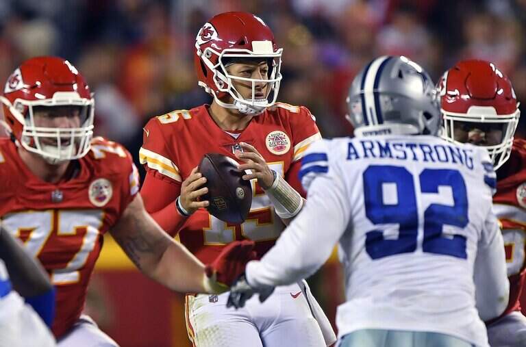 patrick-mahomes-leads-chiefs-in-thanksgiving-day-vs-cowboys-kansas