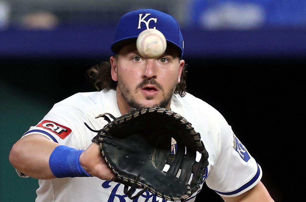 Vinnie Pasquantino #9 of the Kansas City Royals fields a throw to first during the game against the Seattle Mariners at Kauffman Stadium on September 17, 2025 in Kansas City.