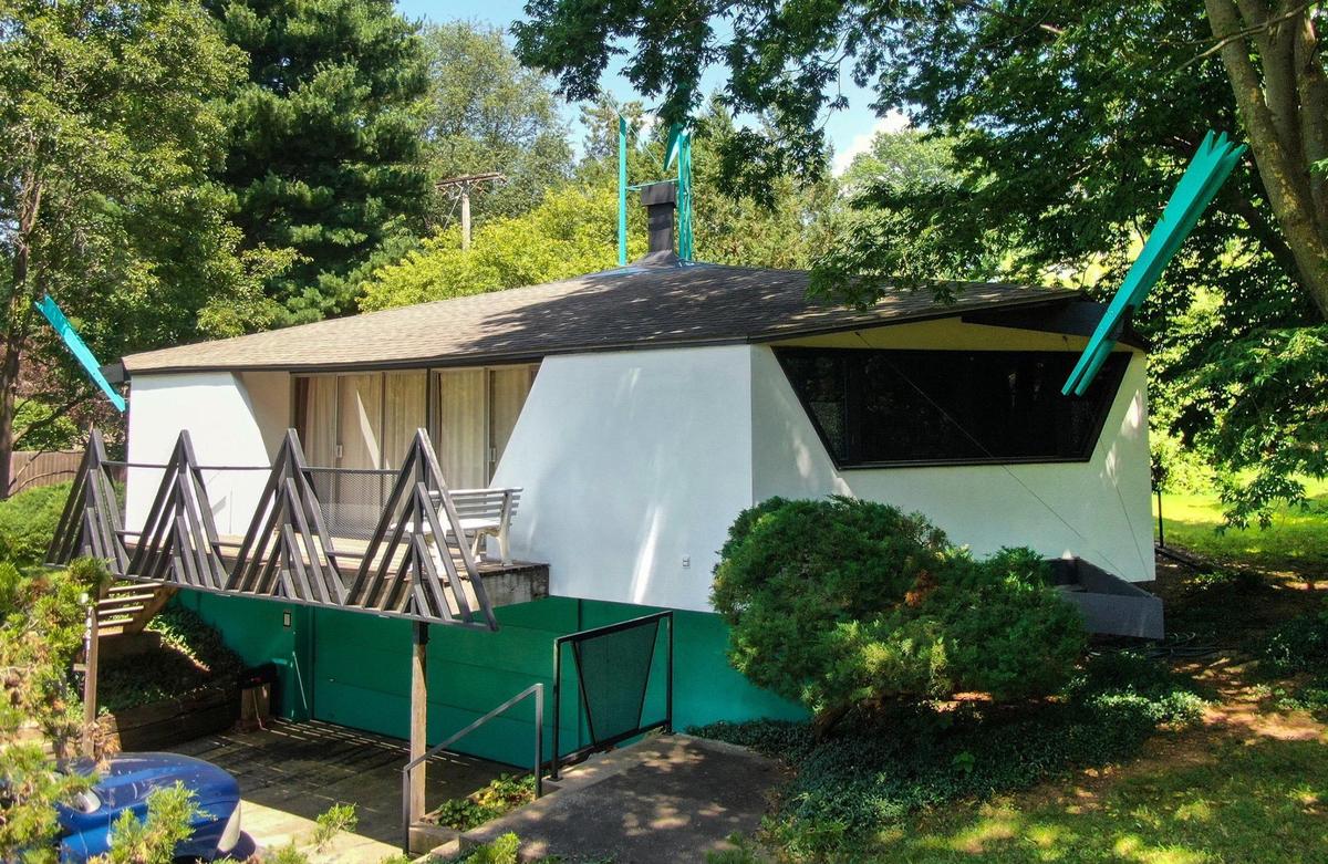 The Searing House, a home designed by famed architect Bruce Goff and built in 1967 for Paul Searing in Prairie Village. The one-bedroom, two bath, home is now for sale in Prairie Village.