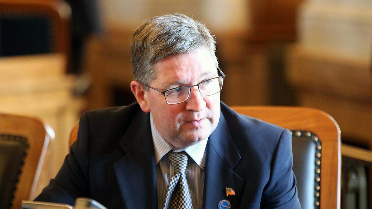 Carl Maughan won’t run for reelection after DUI and firearms charges. Meanwhile, the Kansas and Missouri AGs are more loyal to the convicted former president than to the justice system.
