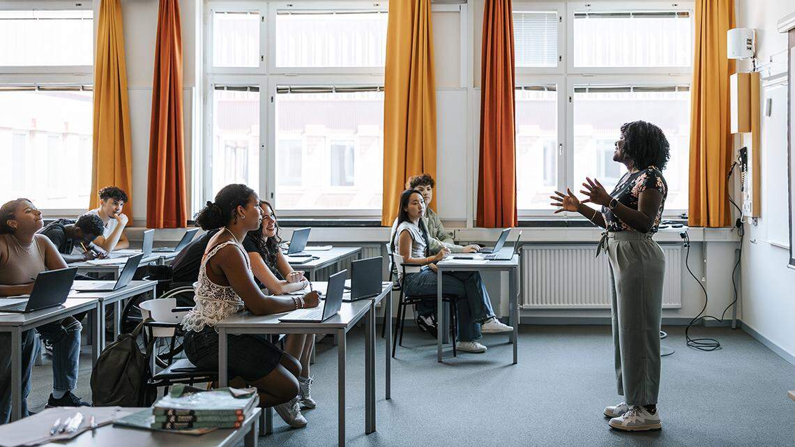 school classroom education teacher student pupul public instruct