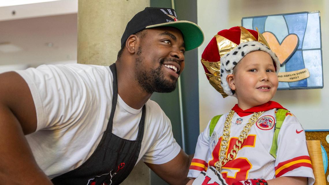 Chiefs’ Chris Jones provides heartwarming moments during visit to Kansas City charity