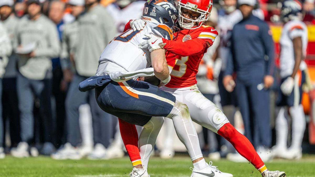 Photo of Denver Broncos quarterback Bo Nix sacked by Kansas City Chiefs safety Nazeeh Johnson