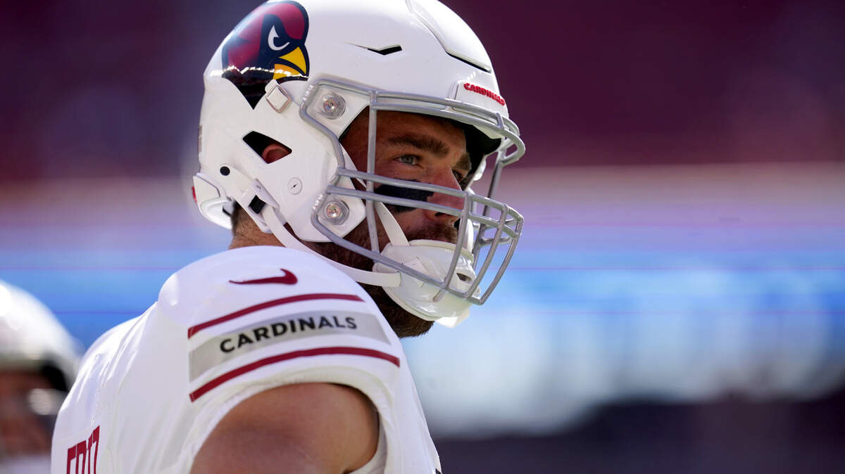 Arizona Cardinals tight end Zach Ertz (86) stands on the field before the start of the game against the San Francisco 49ers at Levi’s Stadium.