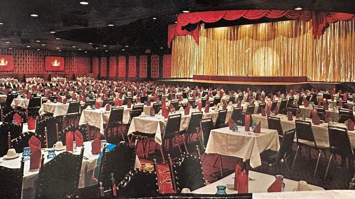 The Celebrity Room at the Gold Buffet hosted Las Vegas-style shows for several years in the ’70s.