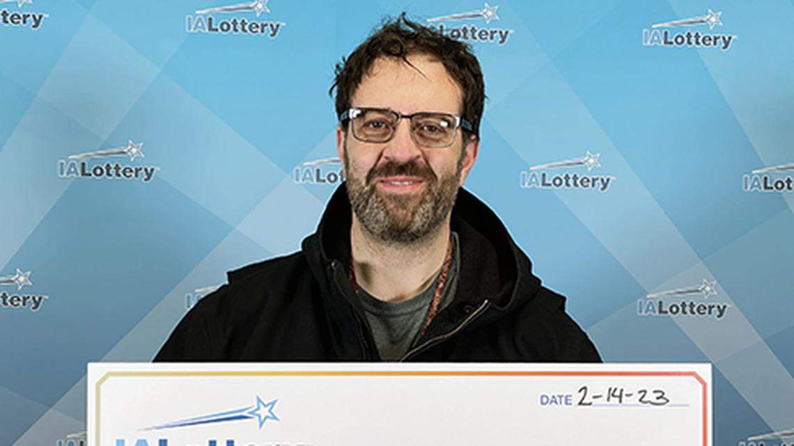 Aaron McDermott with his $20,000 check.