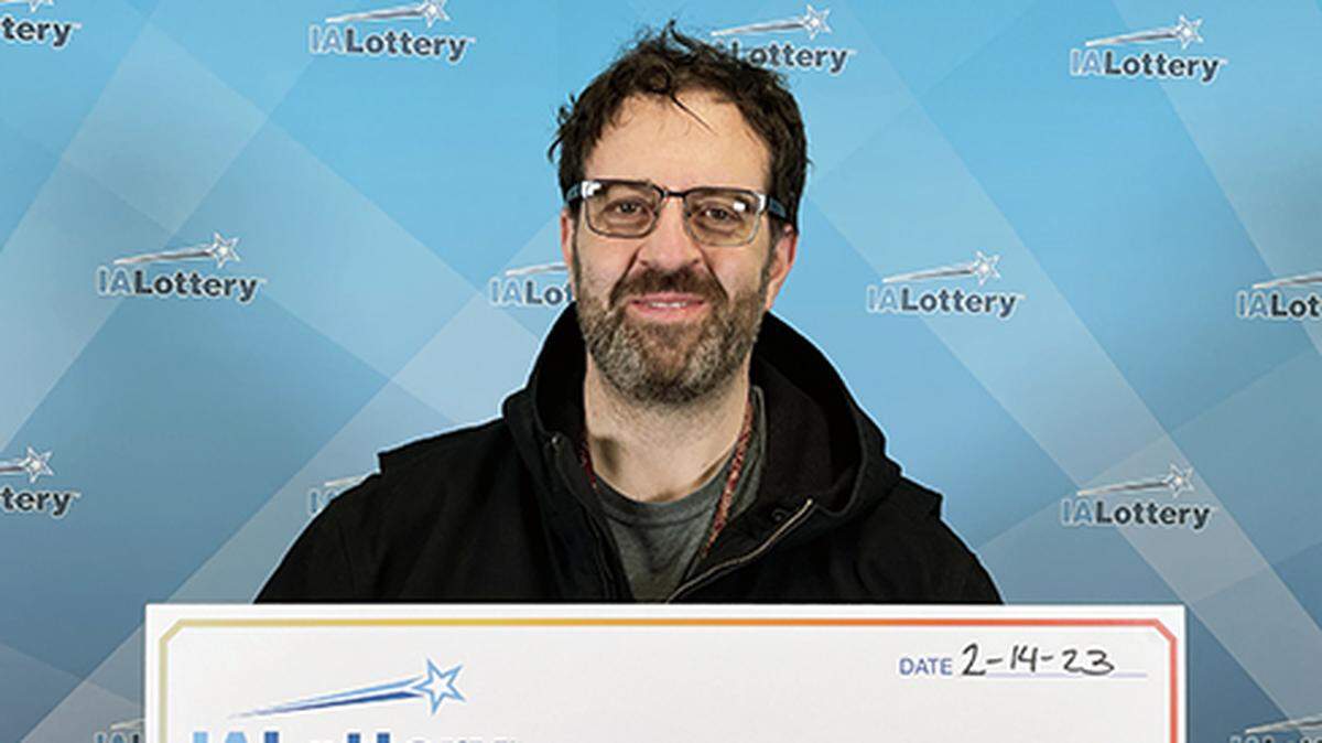 Aaron McDermott with his $20,000 check.