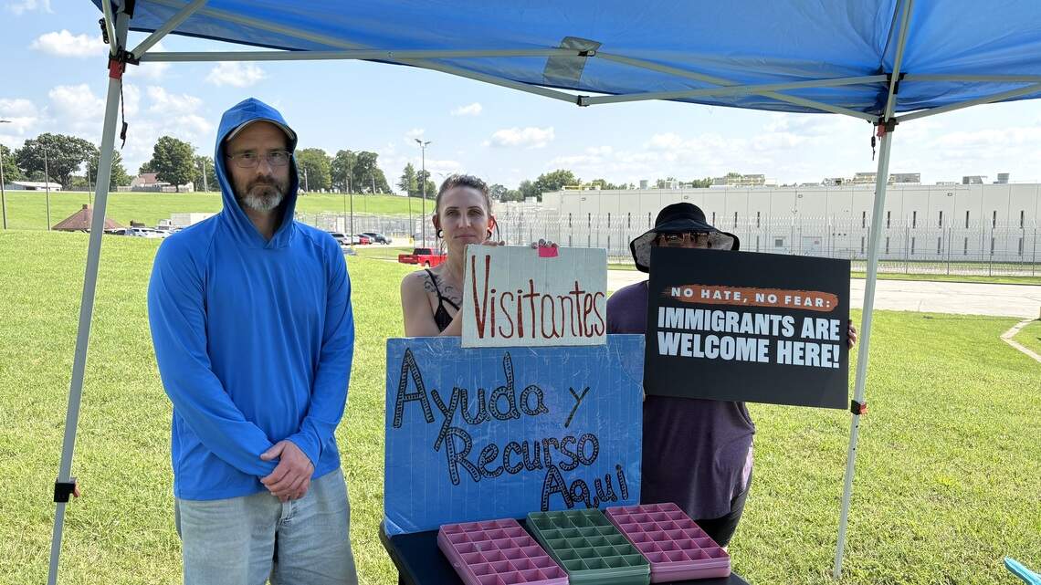 KC-area volunteers keep vigil outside Leavenworth ICE facility. ‘We’re watching them’