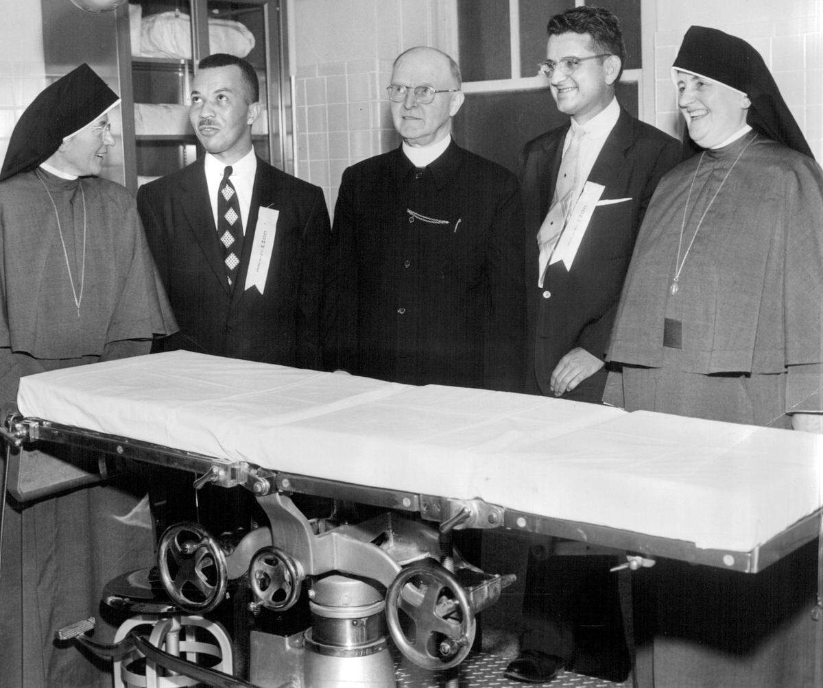 The Maryknoll Sisters lead a tour of the new Queen of the World Hospital. To the left of Bishop O’Hara (center) stands Dr. Samuel U. Rodgers, who helped organize a 1947 strike protesting poor conditions at General Hospital No. 2. Rodgers was among the first doctors hired when Queen of the World opened.
