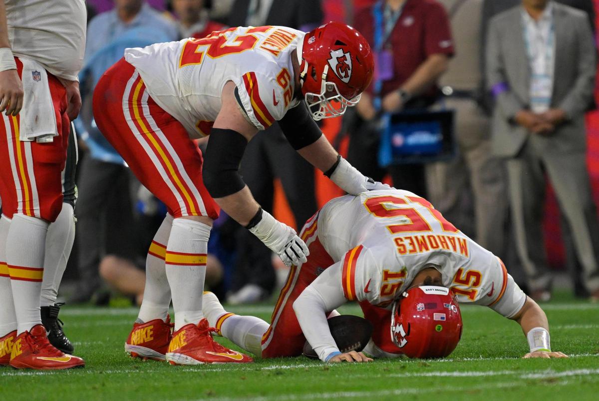 \Kansas City Chiefs quarterback Patrick Mahomes (15) was injured during the first half of Super Bowl LVII between the Kansas City Chiefs and the Philadelphia Eagles on Sunday, Feb. 12, 2023, at State Farm Stadium in Glendale, Arizona.