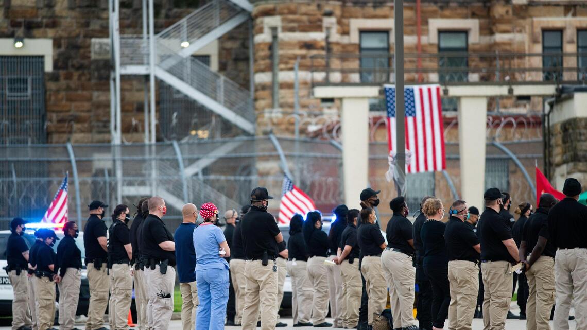 2 Kansas corrections officers who died after contracting COVID-19 honored Thursday