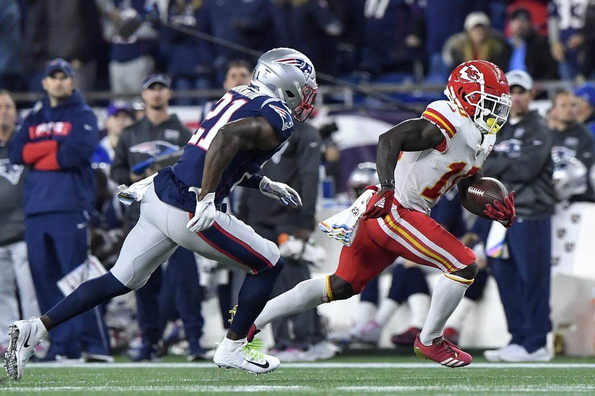 Kansas City Chiefs wide receiver Tyreek Hill outran New England Patriots defensive back Duron Harmon on a 75-yard pass reception from quarterback Patrick Mahomes that resulted in a fourth-quarter touchdown in Foxborough. It was Mahomes’ 18th touchdown pass of the 2018 regular season.