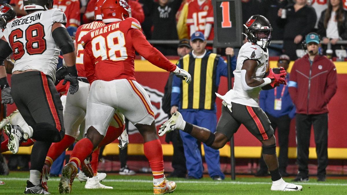 Tampa Bay Buccaneers running back Rachaad White (1) runs in for a touchdown in the first half against the Kansas City Chiefs on Monday, Nov. 4, 2024, at GEHA Field at Arrowhead Stadium.