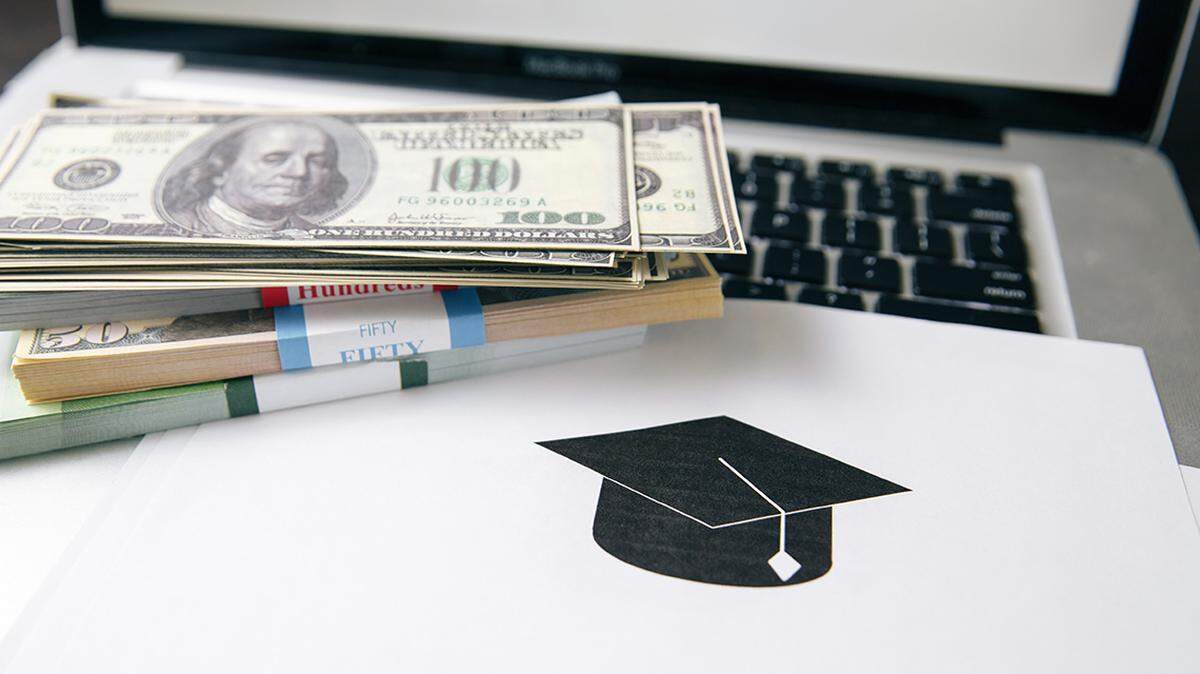 Here are some college scholarship opportunities accepting applications from Kentucky students.