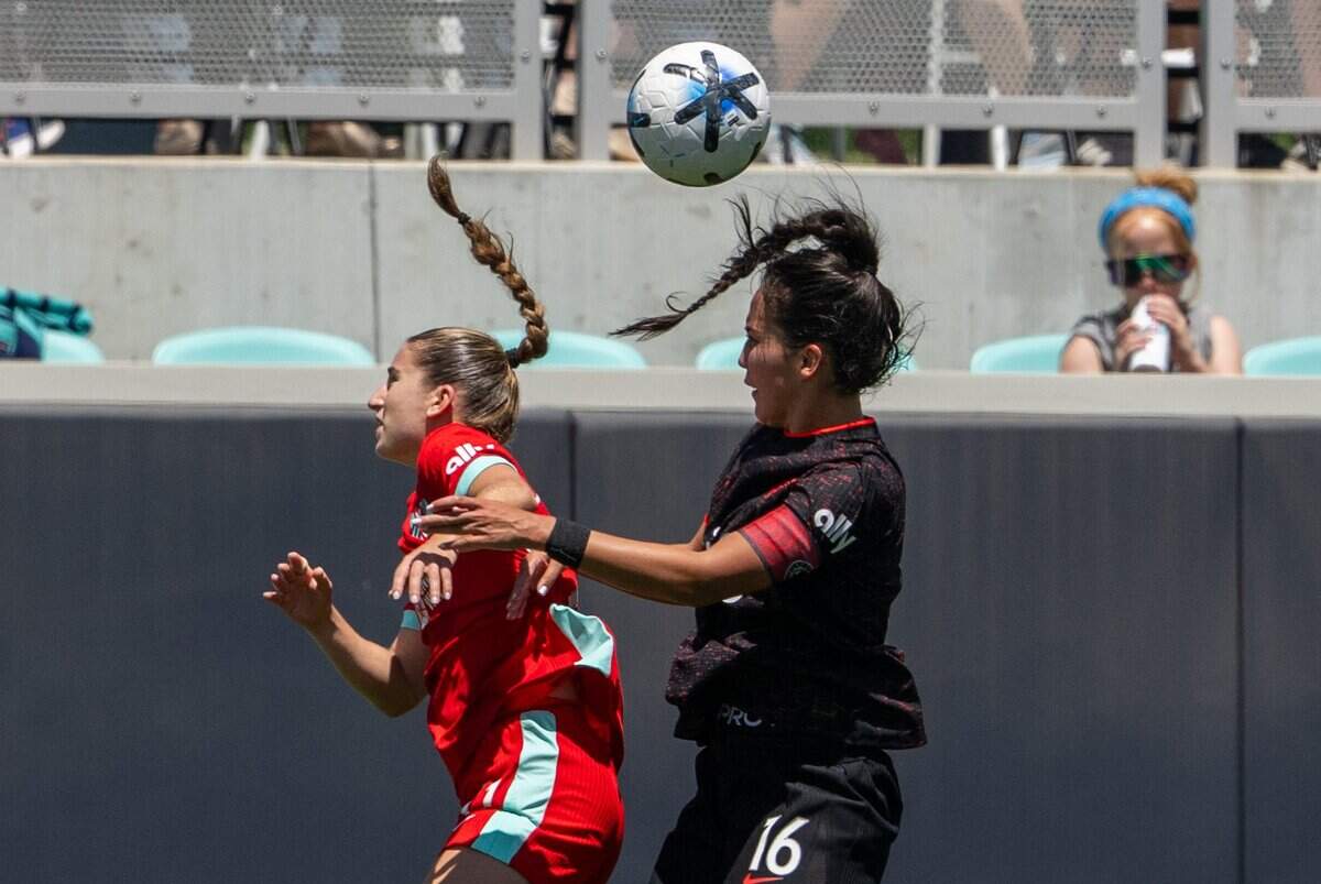 Kansas City Current forward Ally Sentnor (21) attempts a header against a Portland Thorns FC player in the Current's match vs. Portland Thorns FC on Sunday, May 24, 2026, at CPKC Stadium.