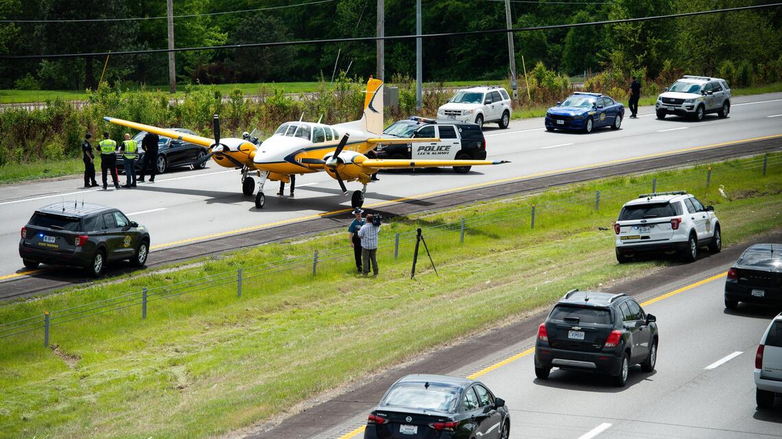 Plane makes emergency landing on Interstate 470 in Lee’s Summit, Missouri