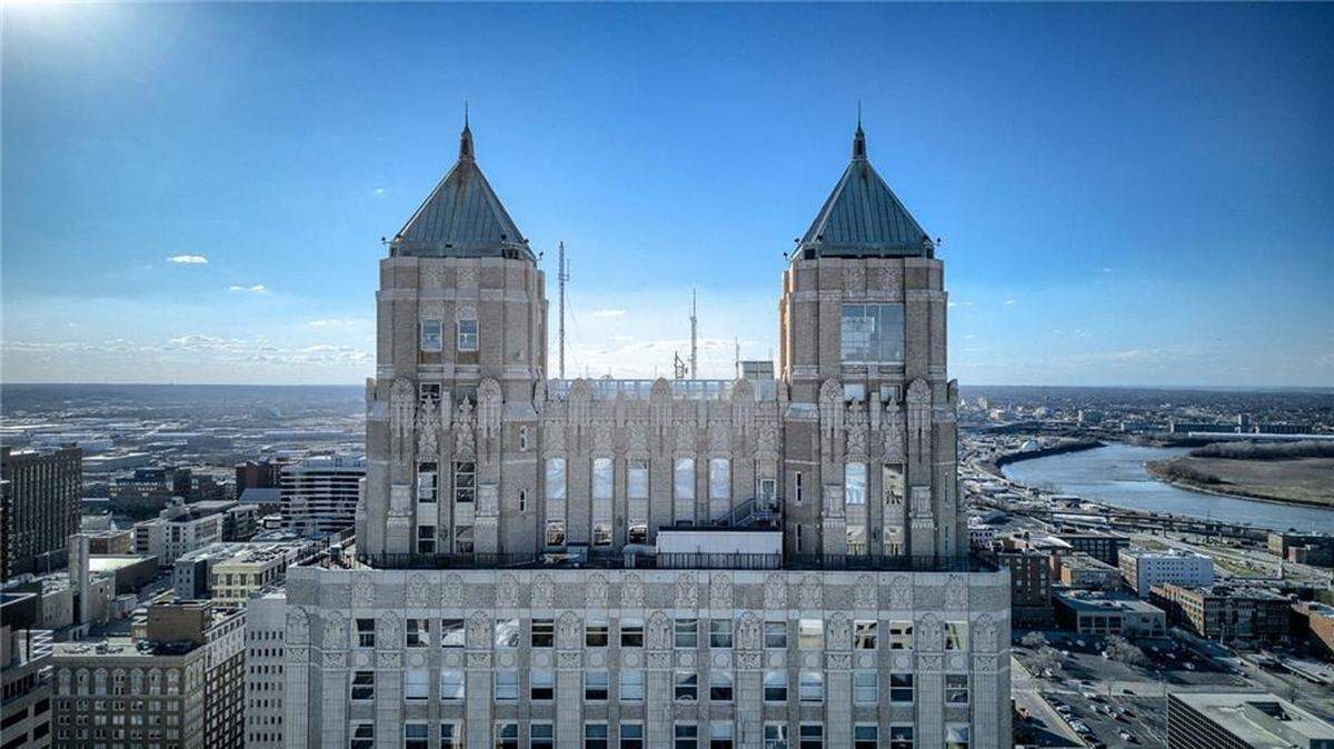 The condo at 909 Walnut St. in downtown Kansas City sits 31 stories above the city and features a 360-degree balcony.