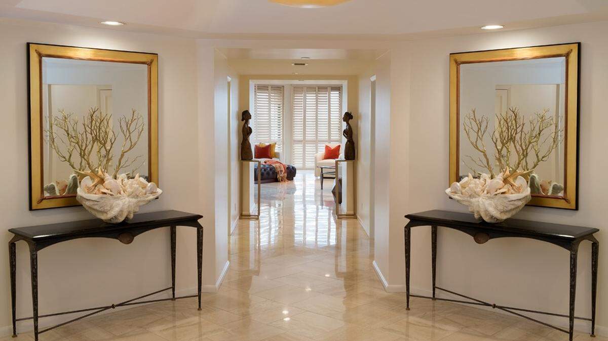 Jan Kyle designed this light and bright Palm Beach home.