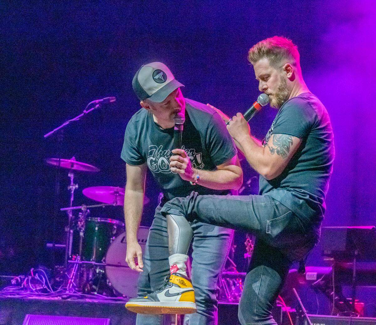 Jason Sudeikis and Billy Brimblecom met in the 1990s doing improv comedy in Kansas City. Brimblecom lost a leg to cancer and founded the Steps of Faith Foundation to help others get prosthetics.