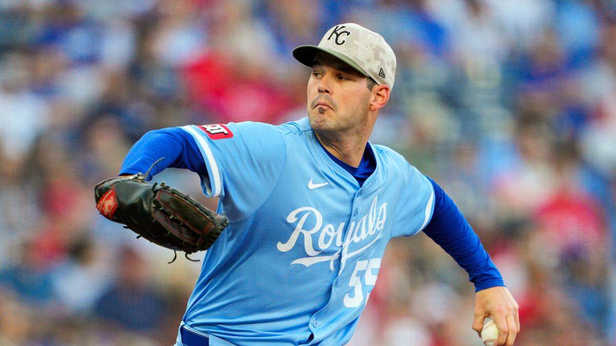 Kansas City Royals starting pitcher Cole Ragans (55) pitches during the first inning against the St. Louis Cardinals at Kauffman Stadium on May 16, 2025.
