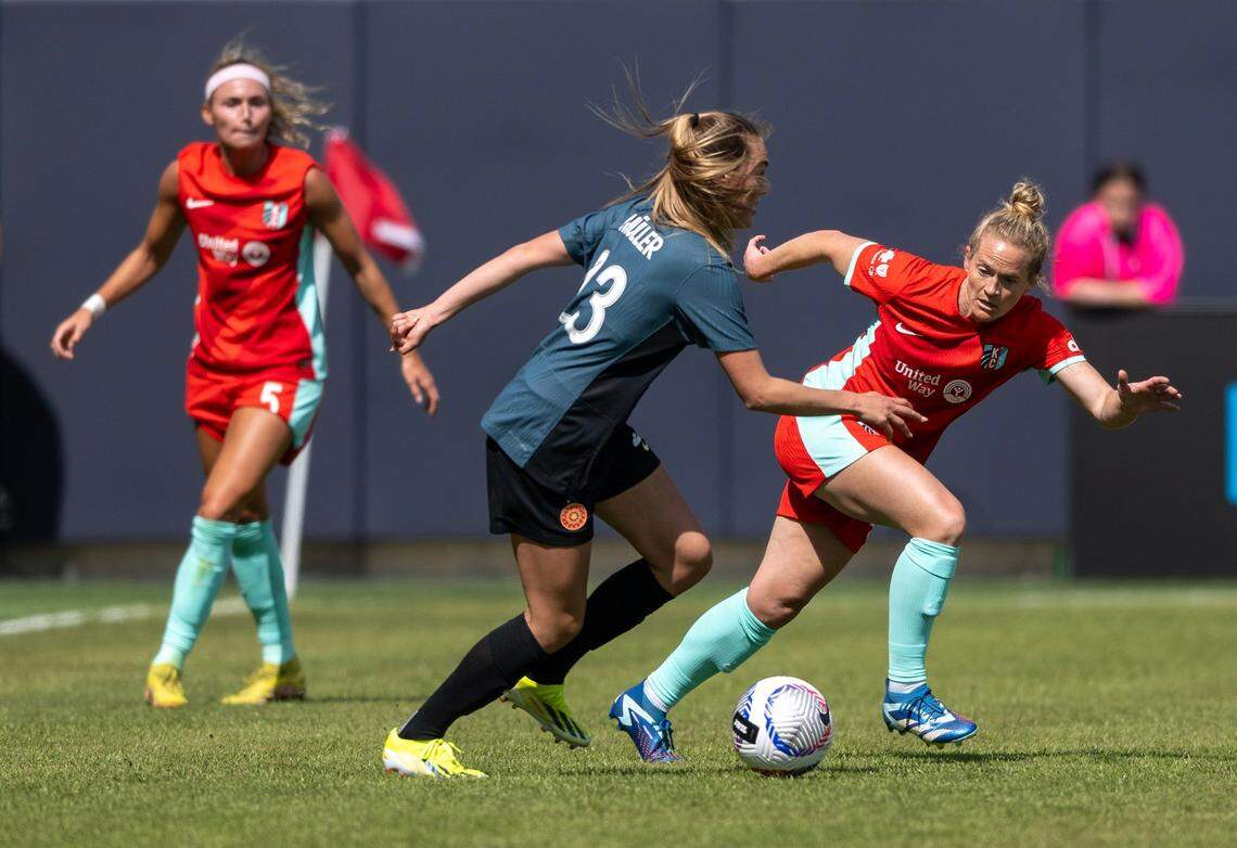Kansas City Current forward Kristen Hamilton (25) controls the ball during the home opener at CPKC Stadium on Saturday, March 16, 2024, in Kansas City.