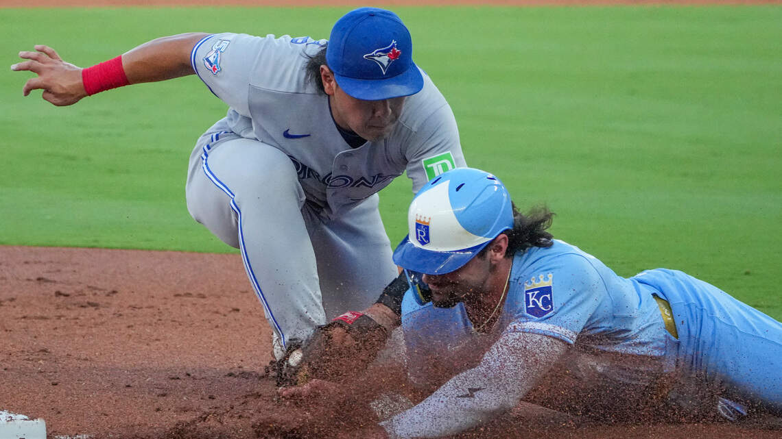 Jac Caglianone departs early with elbow soreness, then Royals fall to Blue Jays