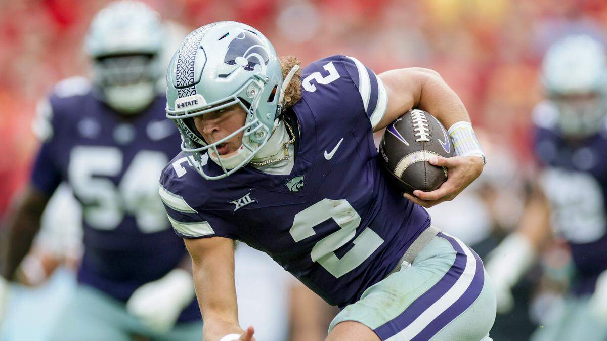 Kansas State quarterback Avery Johnson scores a touchdown during the Aer Lingus Classic between Iowa State and Kansas State at Aviva Stadium in Dublin on Aug. 23, 2025.