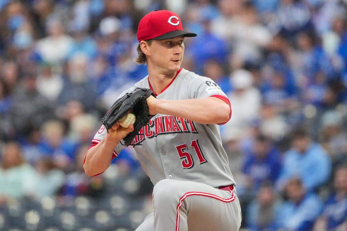 Cincinnati Reds starting pitcher Brady Singer (51) delivers a pitch against the Kansas City Royals during the first inning at Kauffman Stadium on May 27, 2025.