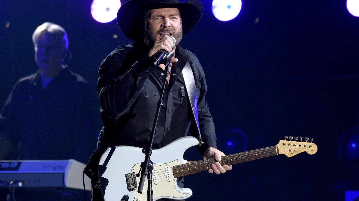 Garth Brooks performs “Ask Me How I Know” at the 51st annual CMA Awards at the Bridgestone Arena on Wednesday, Nov. 8, 2017, in Nashville, Tenn. Country singer Eric Church goes off on Brooks in the August issue of Rolling Stone magazine for lip-synching at the show.
